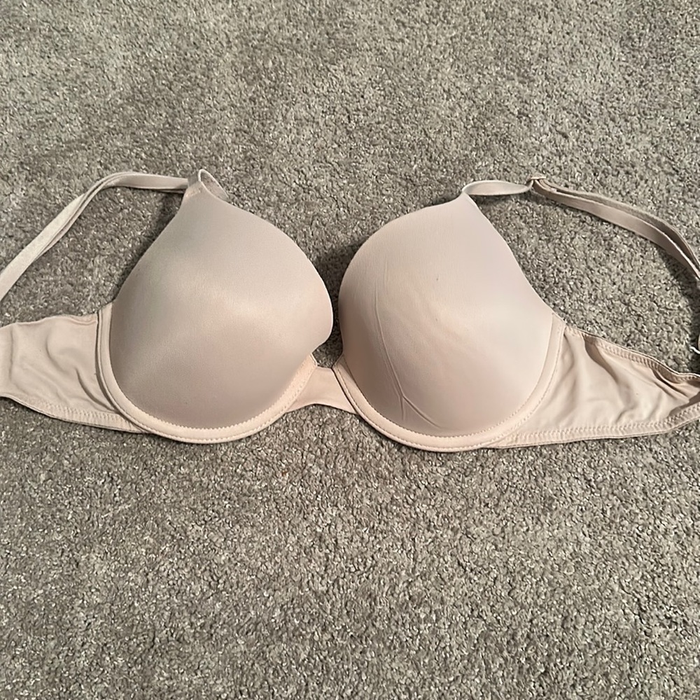 Victoria’s Secret pink 34C neutral bra